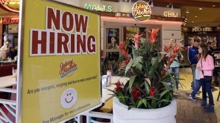 US job aid applications fall to 267K