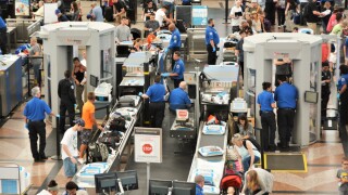 Denver,,Co,,Usa.,July,27,,2019.,Travelers,In,Long,Lines